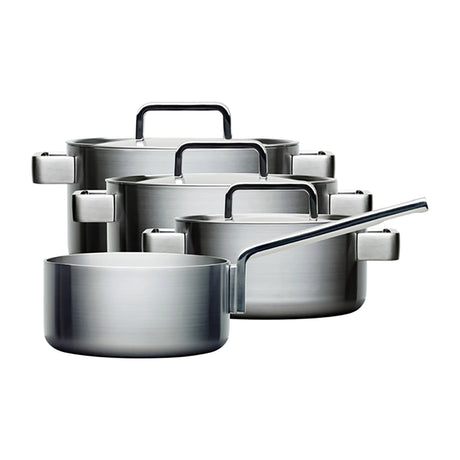Das Iittala Tools - 4-teiliges Kochgeschirr-Set der Marke Iittala aus Edelstahl mit Griffen ist elegant auf weißem Hintergrund arrangiert.