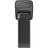 Ein schwarzes ABUS Faltschloss BORDO ONE™ 6000A/120 - Smartes Schloss mit Alarmfunktion wird ausgefahren vor einem weißen Hintergrund gezeigt.