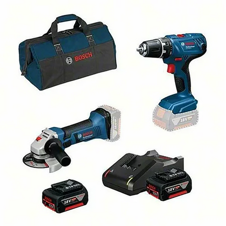 Das Bosch Professional 3-Tool-Kit - Akku-Bohrschrauber & Akku-Winkelschleifer von Bosch enthält ein Ladegerät, zwei Akkus und eine Tragetasche, alles auf weißem Hintergrund.