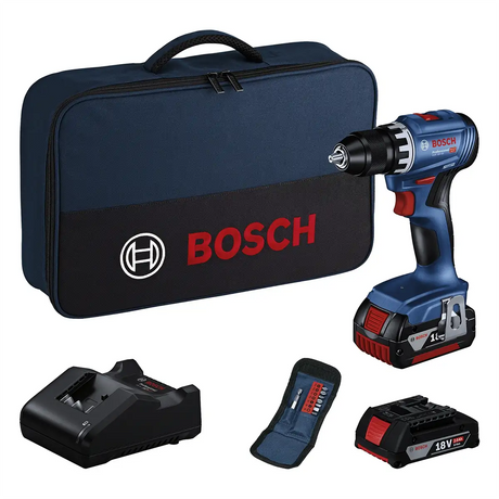 Das Bosch Professional Akku-Bohrschrauber-Set "GSR 18V-45" von Bosch enthält einen bürstenlosen Bohrer, eine Tragetasche, einen Akku, ein Ladegerät und eine Zubehörtasche - alles auf weißem Hintergrund.
