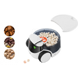 Das ENABOT Enabot ROLA PetPal Leckerlie Modul, mit Futterwürfeln im Inneren und den drei links abgebildeten Futtersorten, ist durch sein cleveres Leckerlie-Dosiermodul perfekt für das Haustier Training geeignet.