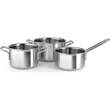 Das Eva Trio Multi Kochgeschirr-Set - 3-teilig von Eva aus Edelstahl mit Griffen ist langlebig, induktionsgeeignet und stilvoll - perfekt für Ihre moderne Küche.