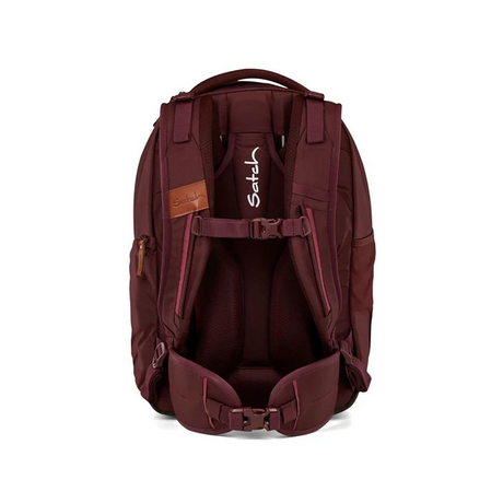 Die Satch Match Schulranzen - Nordic Ruby von Satch, mit gepolsterten Schultergurten und ergonomischer Rückenlehne, werden von hinten vor einem weißen Hintergrund dargestellt.
