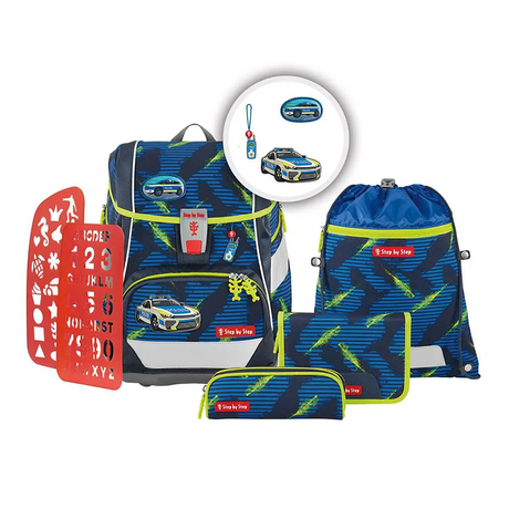 Das Step by Step 2IN1 PLUS Schulranzen-Set "Police Car Cody", 6-teilig enthält einen höhenverstellbaren Rucksack, eine Kordeltasche, Federmäppchen, Schablonen und einen Schlüsselanhänger.