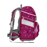 Seitenansicht des Step by Step 2IN1 PLUS Ranzen-Set "Fairy Freya", ein rosa und lila geblümter Schulrucksack mit höhenverstellbaren grauen Trägern und einem reflektierenden Streifen.